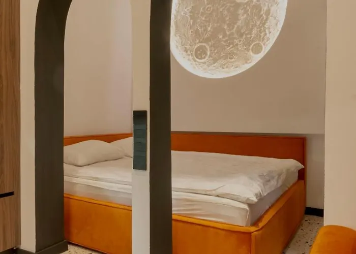 Jais Home-moon Old Town Апартаменты Клуж-Напока